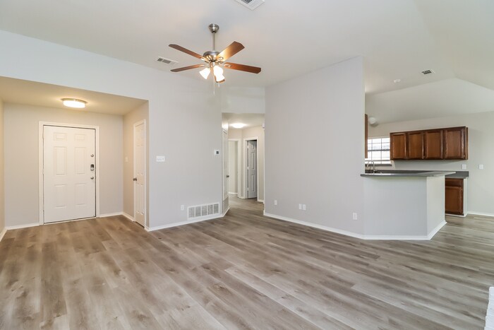 Building Photo - 1207 Belclaire Ln