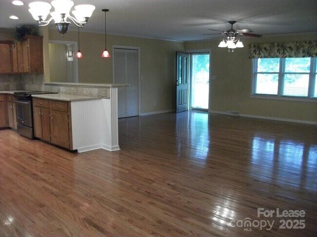 Building Photo - 10115 Elmsbrook Ln