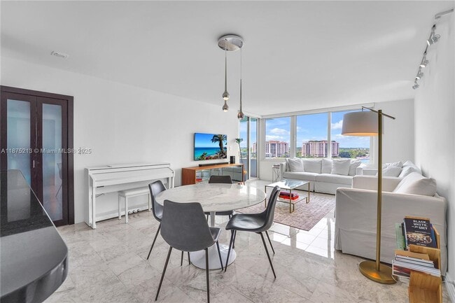 Building Photo - 400 South Pointe Dr