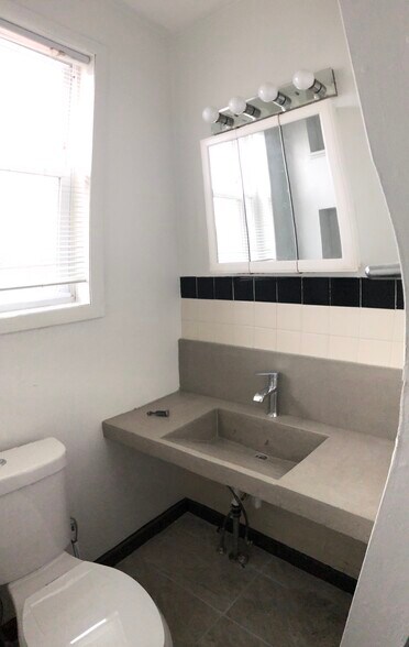Bathroom - 845 N 23rd St