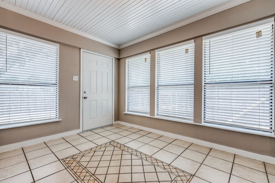 Building Photo - 312 Mockingbird Ln