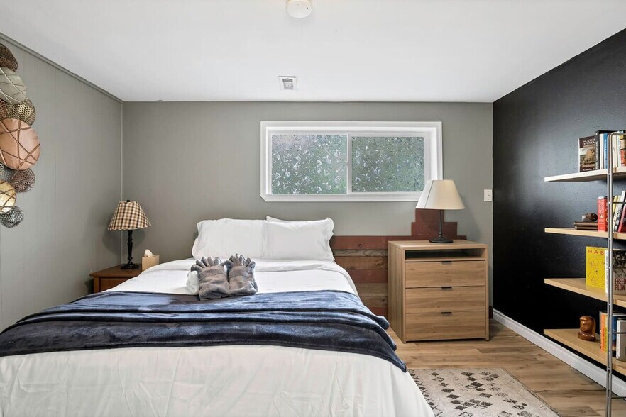 Building Photo - 9813 62nd Ave S