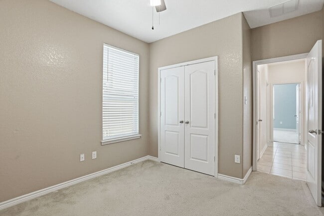 Building Photo - Single-Story Solar-Powered Home Near Braunig Lake – Comfortable & Convenient!