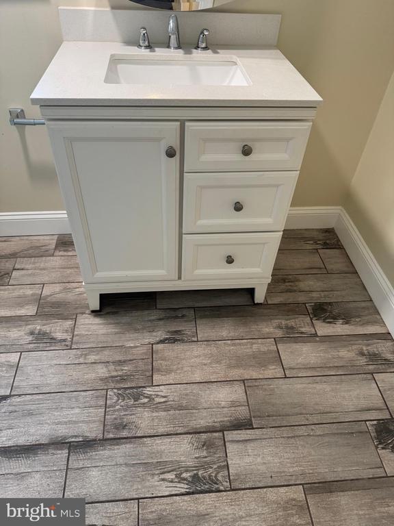 Building Photo - 422 Kansas Rd