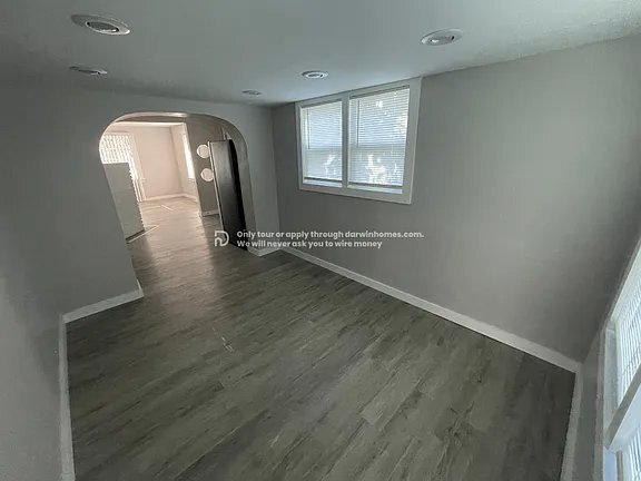 Building Photo - 1423 E Resthaven Rd