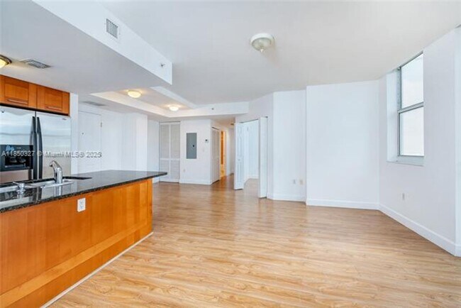 Building Photo - 4100 Salzedo St
