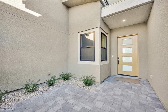 Building Photo - 11079 Rolling Vista Dr