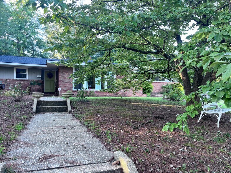 Building Photo - 2208 Westhaven Dr