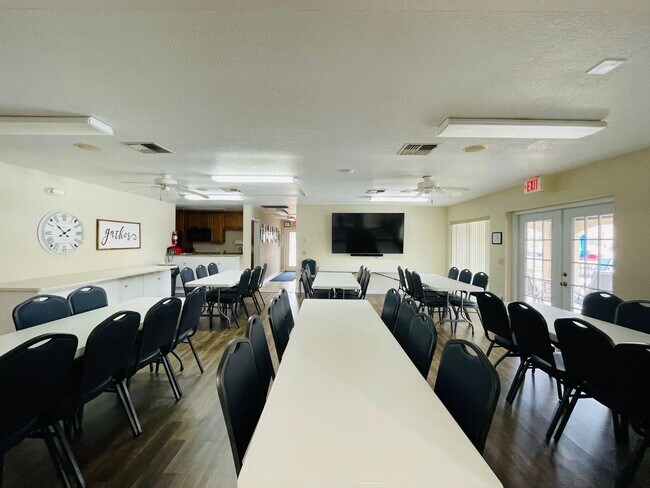 Building Photo - 25100 Sandhill Blvd