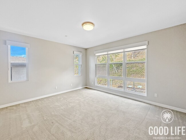 Building Photo - Beautiful 3B/3BA w/ 2 Car Garage, Washer/Dryer and Private Patio!