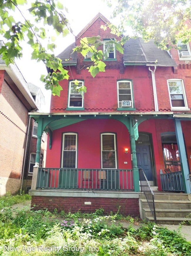 Building Photo - 833 N Preston St
