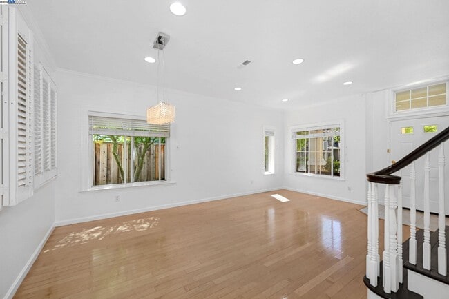 Building Photo - 166 Blackstone Dr