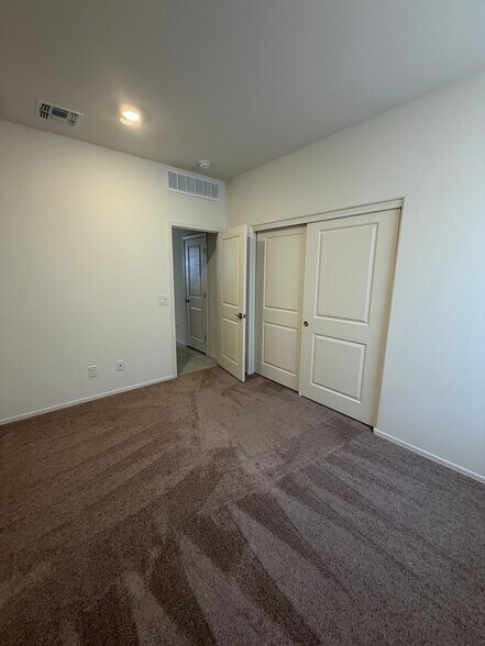 Building Photo - 1675 W Pima Ave