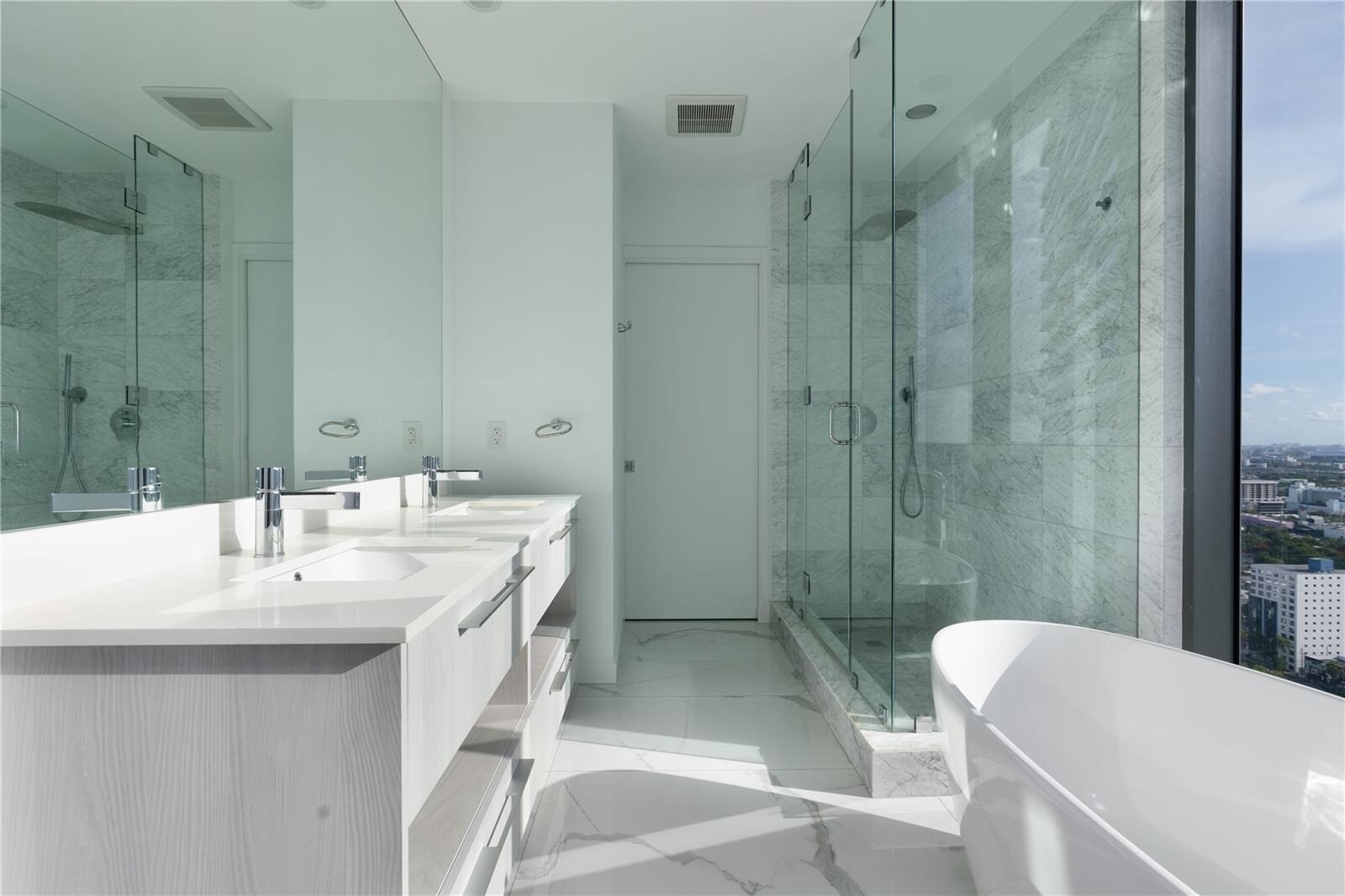 Building Photo - 480 NE 31st