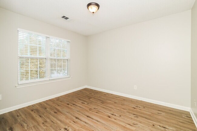 Building Photo - 118 Bainbridge Ct