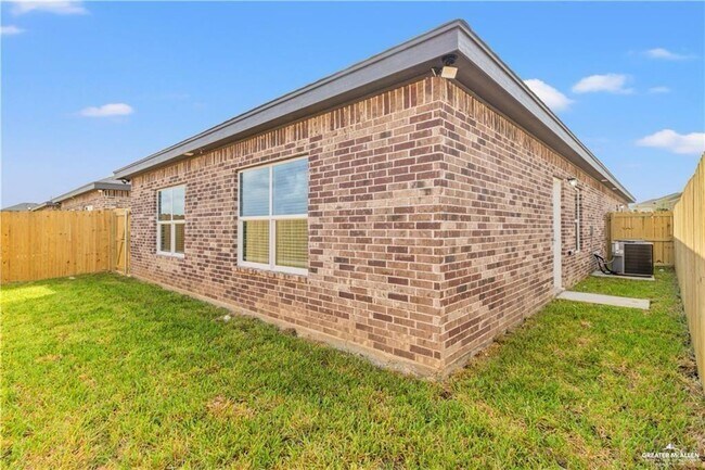 Building Photo - 2713 E Israel Ave