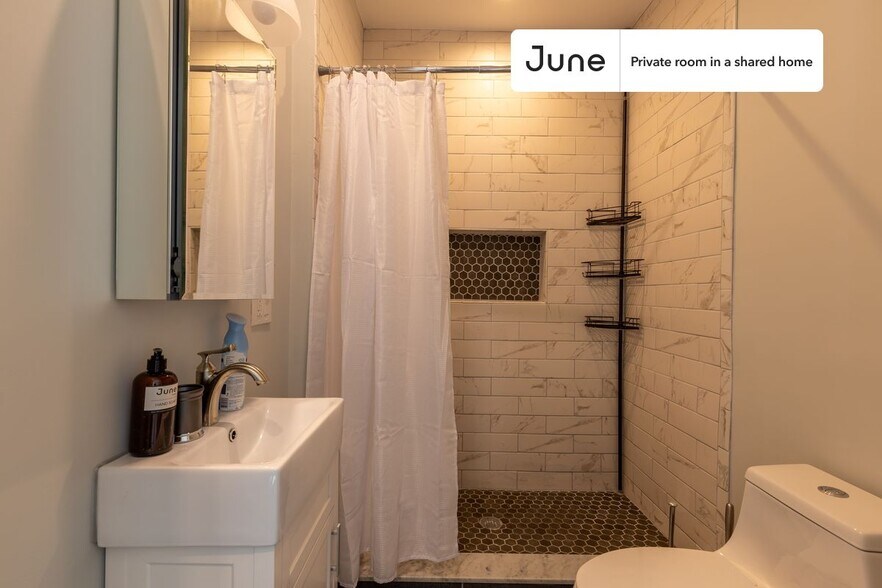 Building Photo - Room in Shared 4 bed/2 bath home