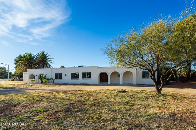 Building Photo - 1714 W Meadow Hills Dr