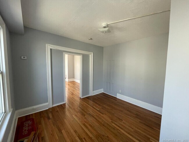 Building Photo - 358 Grand St