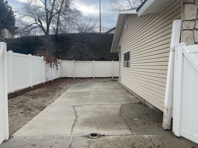 Building Photo - 1442 E Sandy Hills Dr