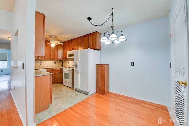 Building Photo - 144 Keswick Dr