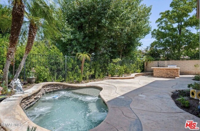 Building Photo - 335 Kitetail St