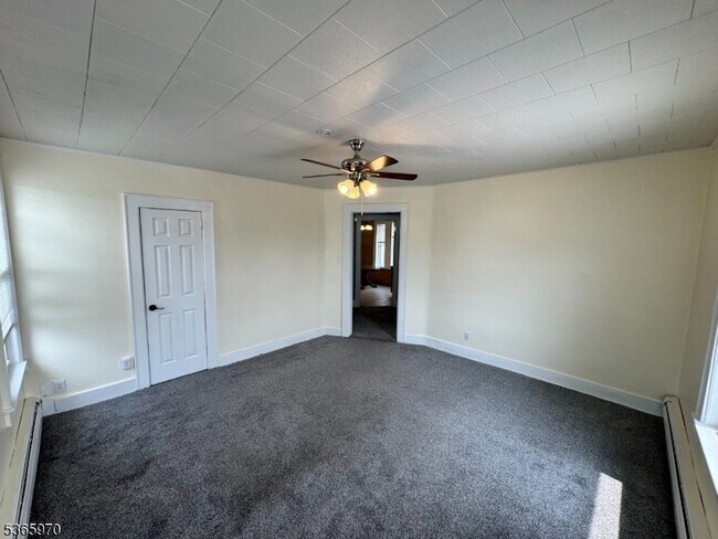 Building Photo - 156 Brown Ave