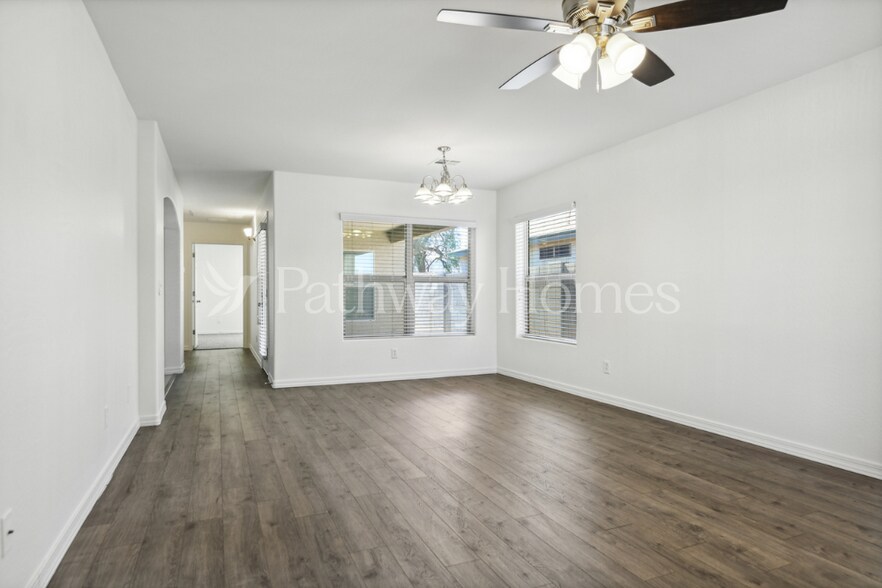 Building Photo - 207 W Latona Rd