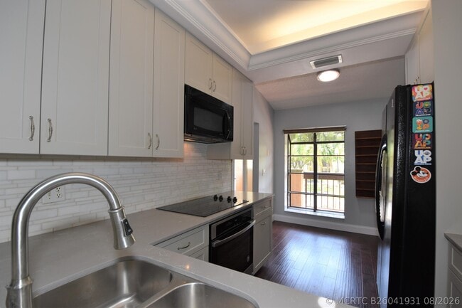 Building Photo - 5087 Oakhill Ln
