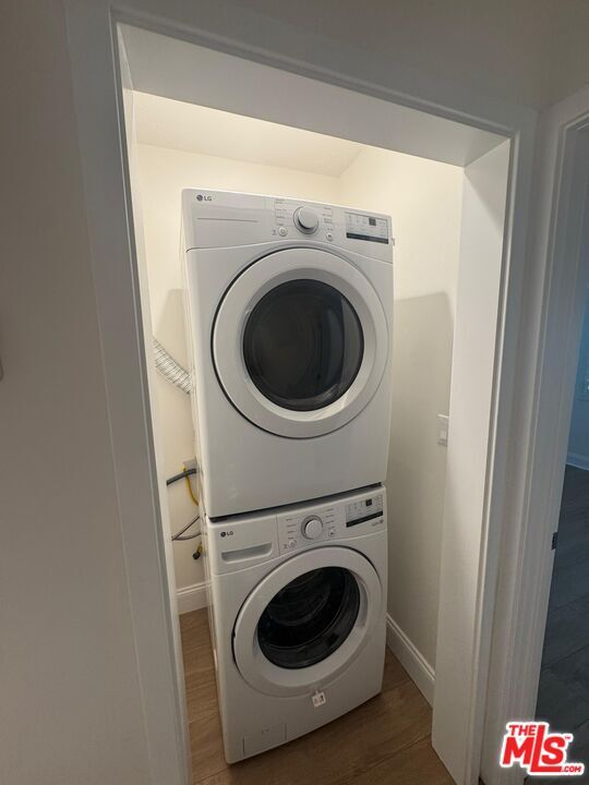 Building Photo - 6542 Zelzah Ave