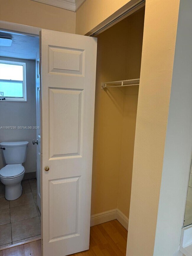 Building Photo - 447 NE 195th St