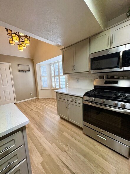 Building Photo - 319 Argyle Ct