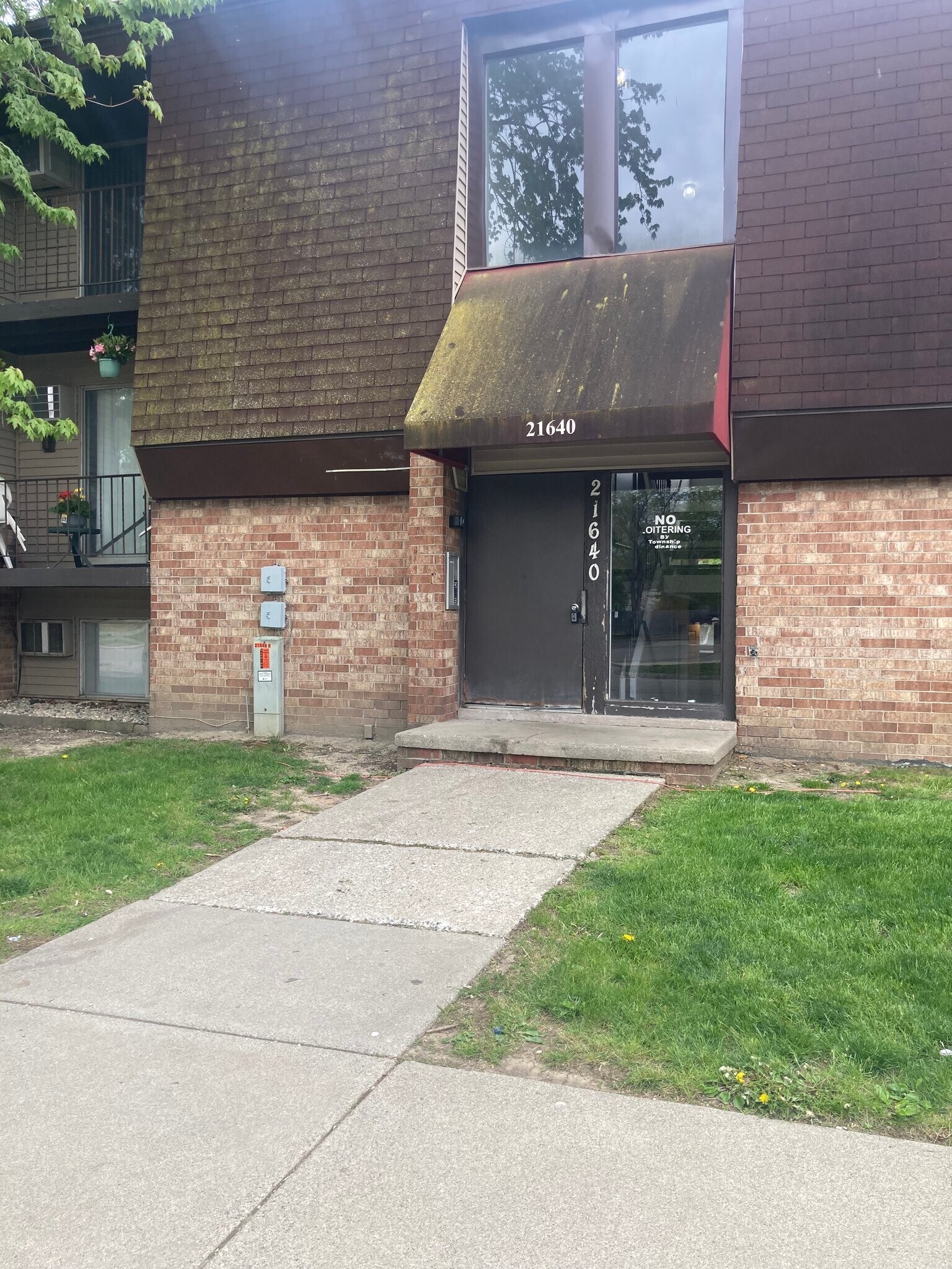 Building Photo - 21640 Hillside Dr