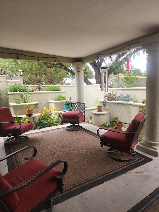 Building Photo - 787 Rouault Ave