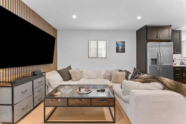 Building Photo - 351 S Catalina St