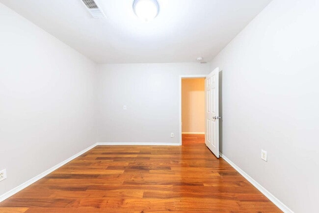 Building Photo - Quaint East Nashville Home for Lease NOW AVAILABLE!