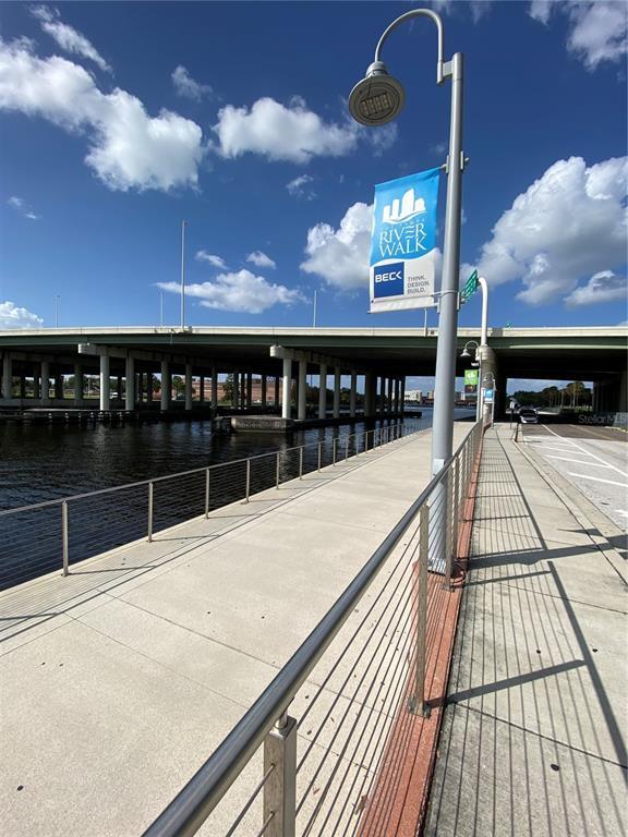 Building Photo - 1501 Doyle Carlton Dr