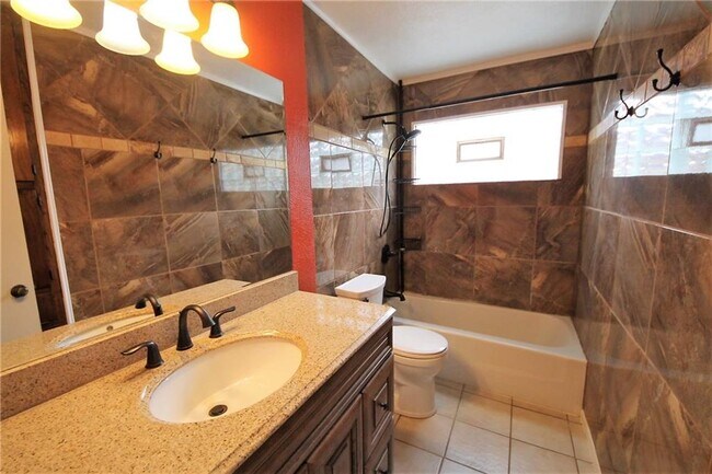 Building Photo - 13320 Water Oak Ln