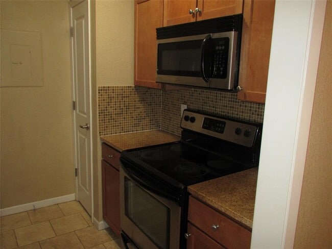 Building Photo - 3204 Menchaca Rd