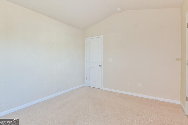 Building Photo - 4665 Woodbine Way