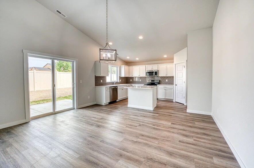 Building Photo - 4026 W Peak Cloud Dr