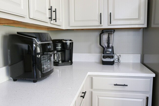 Building Photo - Fort Harrison State Park 4Bed Spacious Retreat