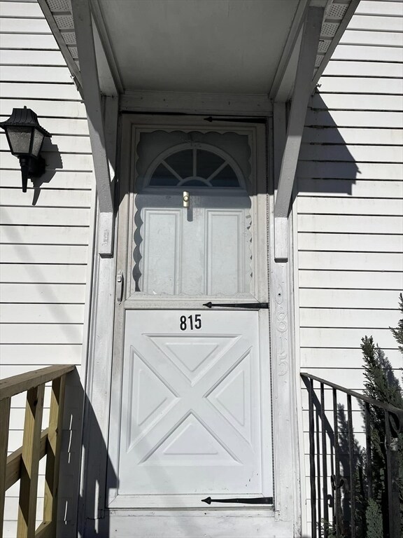 Building Photo - 815-819-819 River St