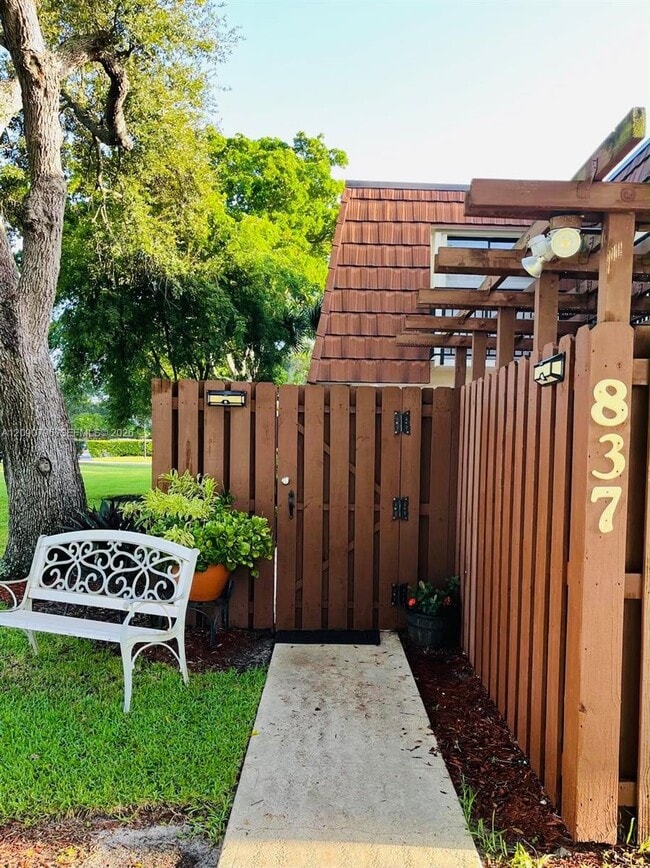 Building Photo - 837 SW 118th Terrace