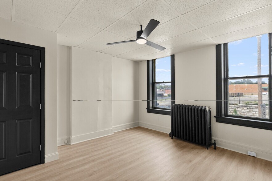 Building Photo - 3630 Tholozan Ave