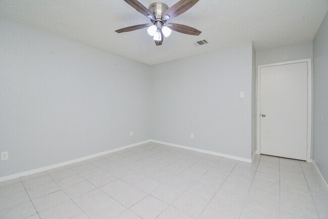 Building Photo - Charming Home for Rent in Southwest Houston !
