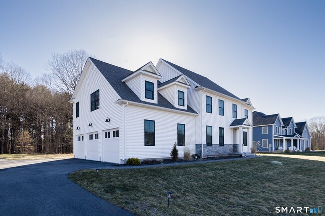 Building Photo - 112 Stallion Dr