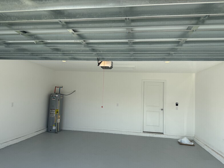 Building Photo - 2015 Myrtle Pine St