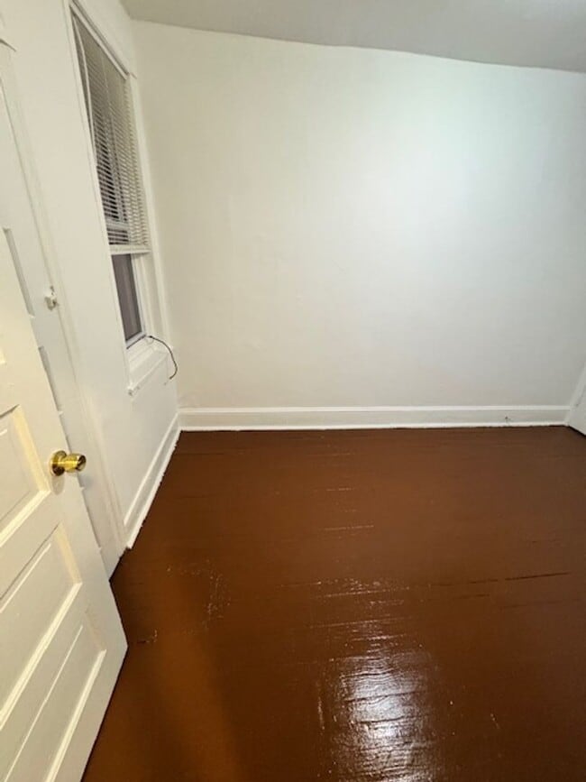 Building Photo - Lovely Home - North Philadelphia