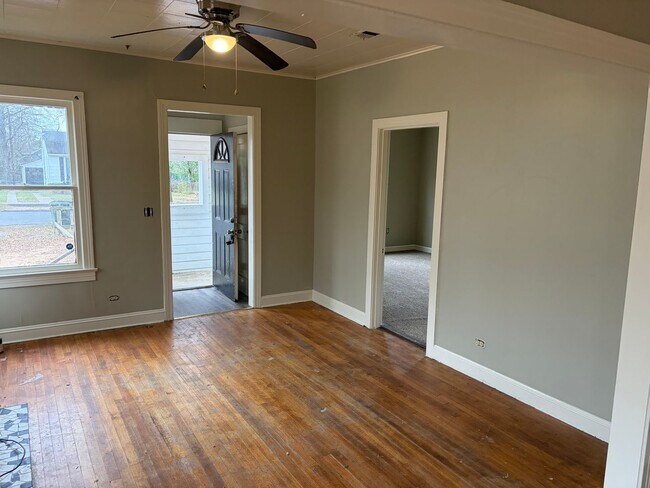 Building Photo - Gorgeous 2 Bedroom Home in Sunset Acres